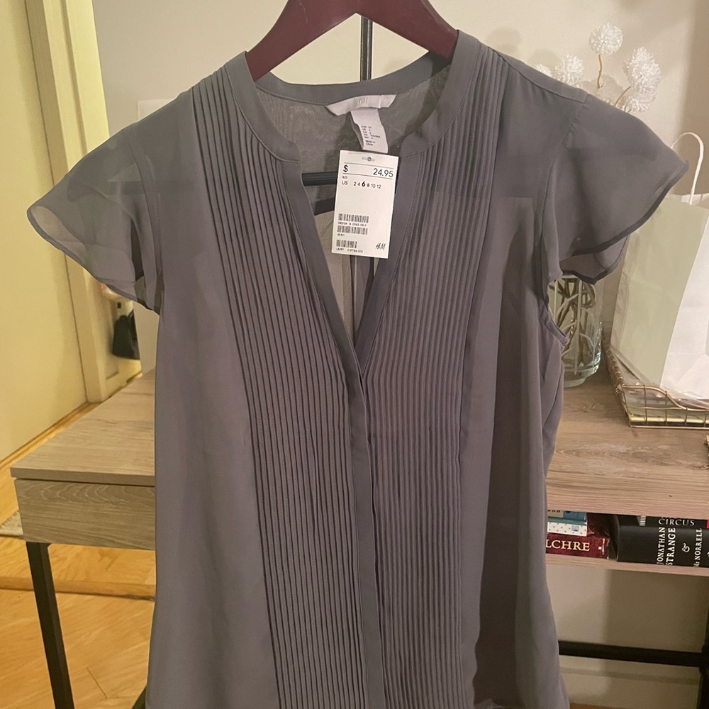 NWT H&M Gray/Blue Pleated Short Sleeve Blouse